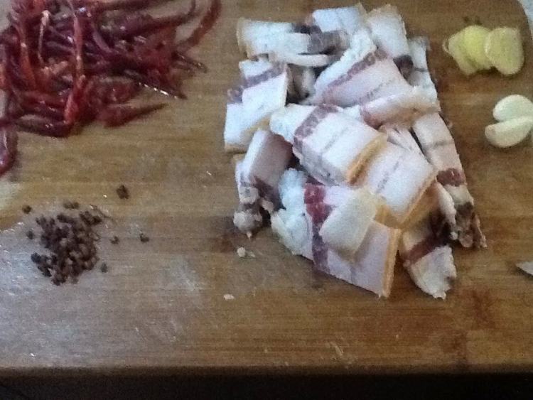 简易腊肉火锅步骤1