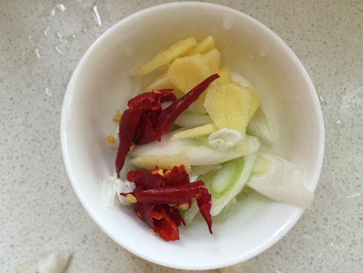 白菜炒腊肉步骤3