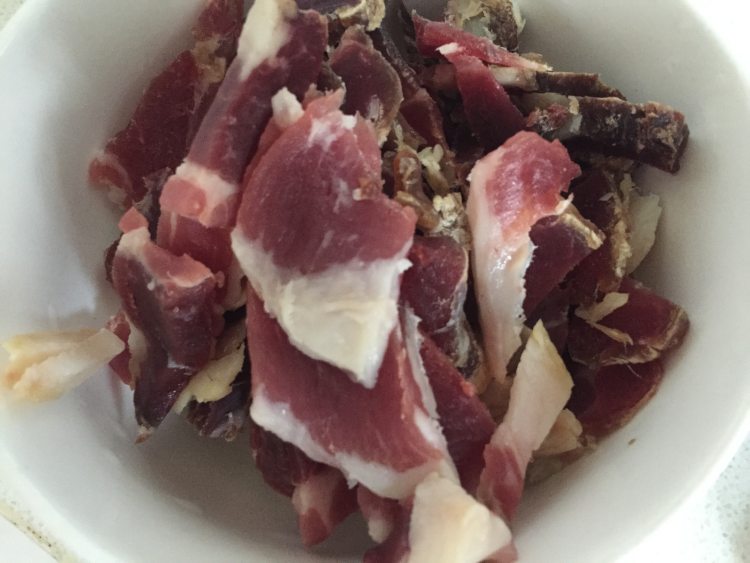 白菜炒腊肉步骤1