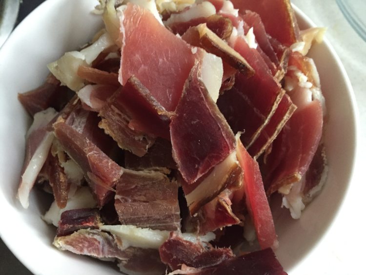 腊肉炒海带步骤2