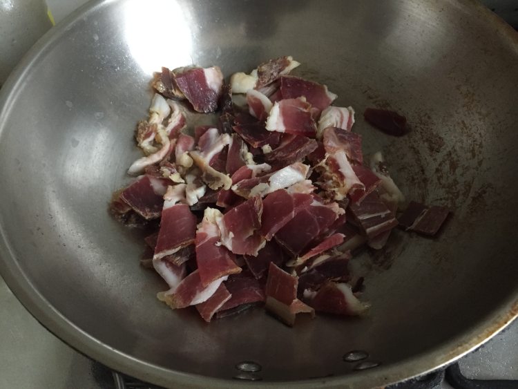腊肉炒海带步骤5