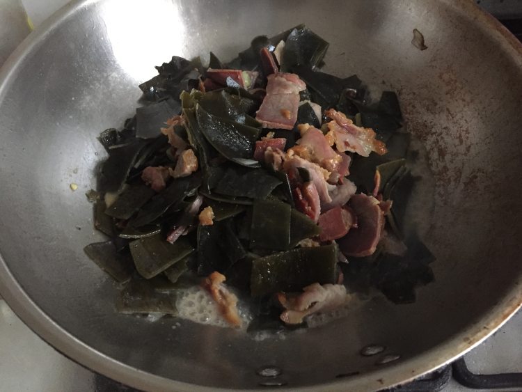 腊肉炒海带步骤8