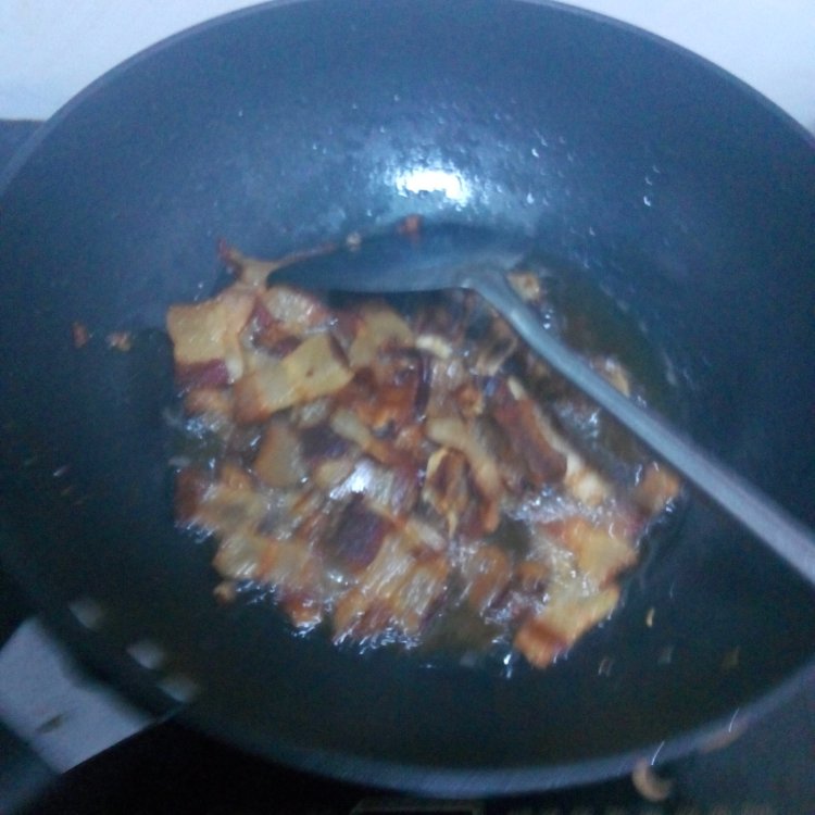 腊肉炒黄豆步骤5