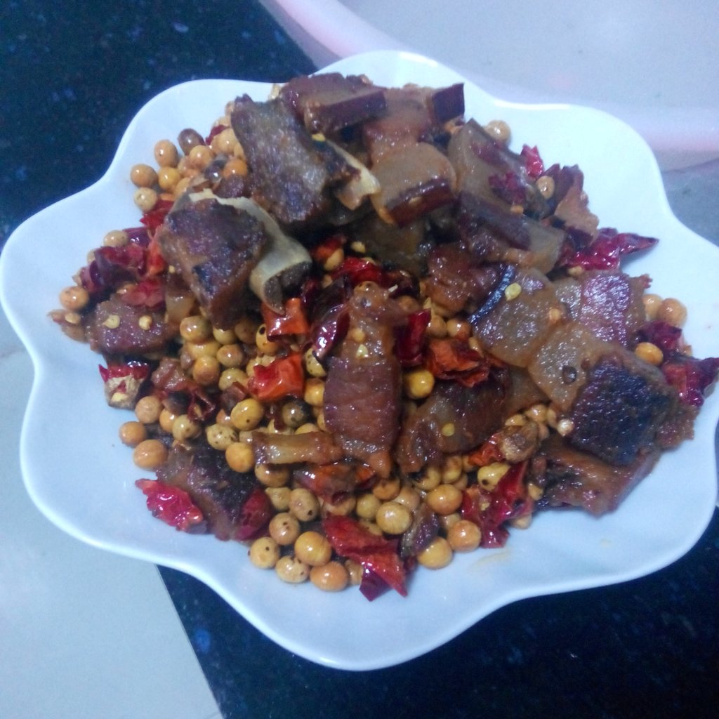 腊肉炒黄豆步骤9