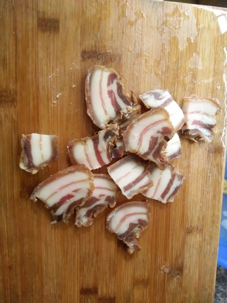 芋头焖腊肉步骤2