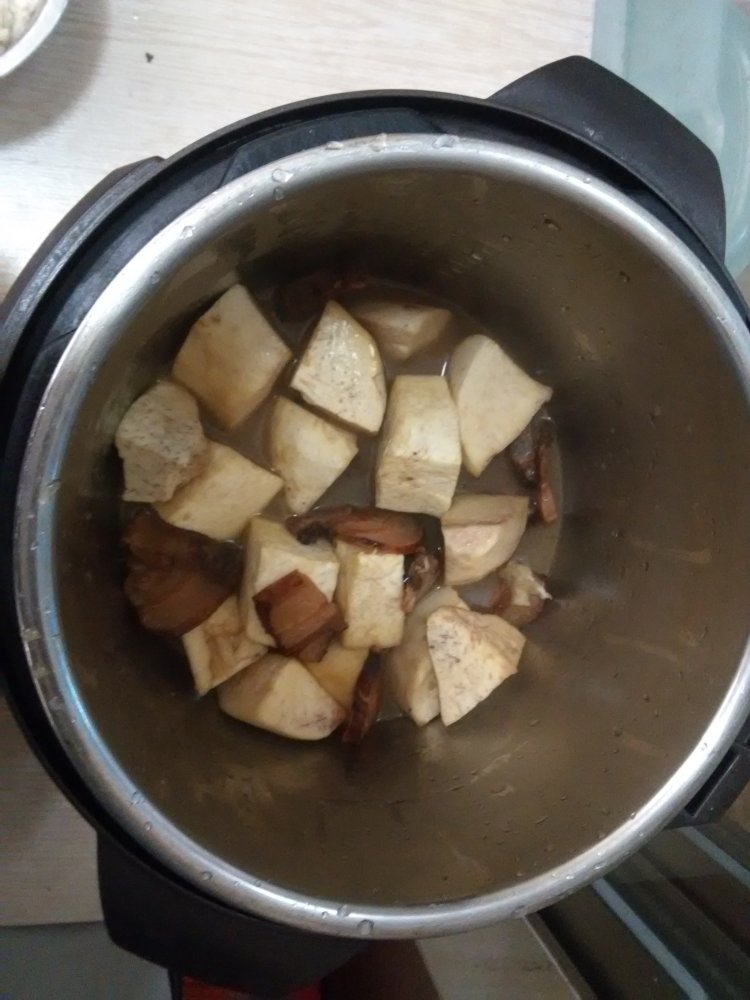 芋头焖腊肉步骤8