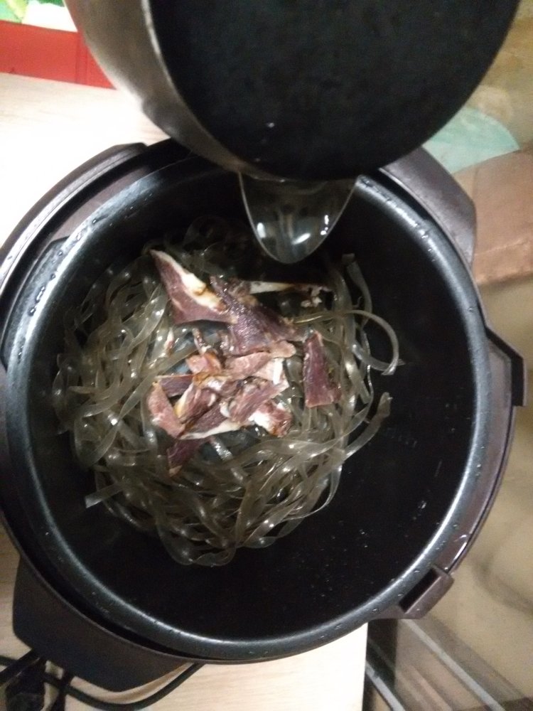 红薯粉条炖腊肉步骤6