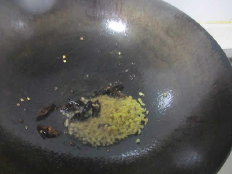 腊肉炒年糕步骤8