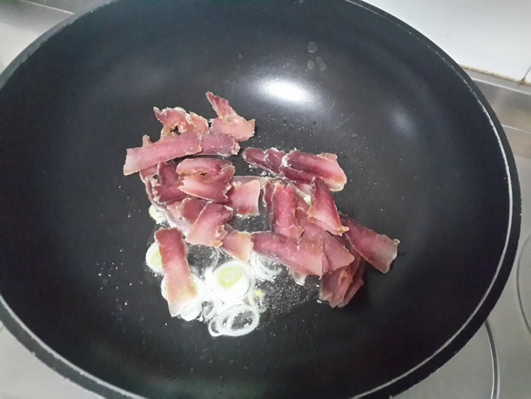腊肉豆皮汤步骤3