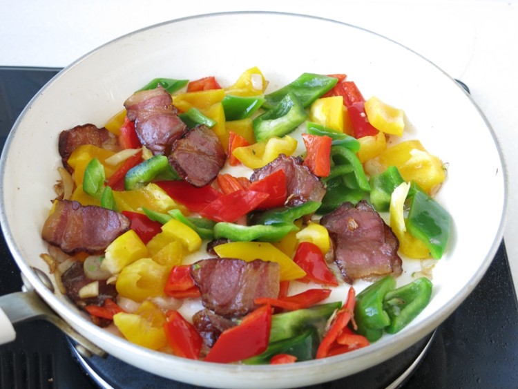 腊肉彩椒煎豆腐步骤9