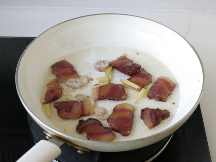腊肉彩椒煎豆腐步骤8