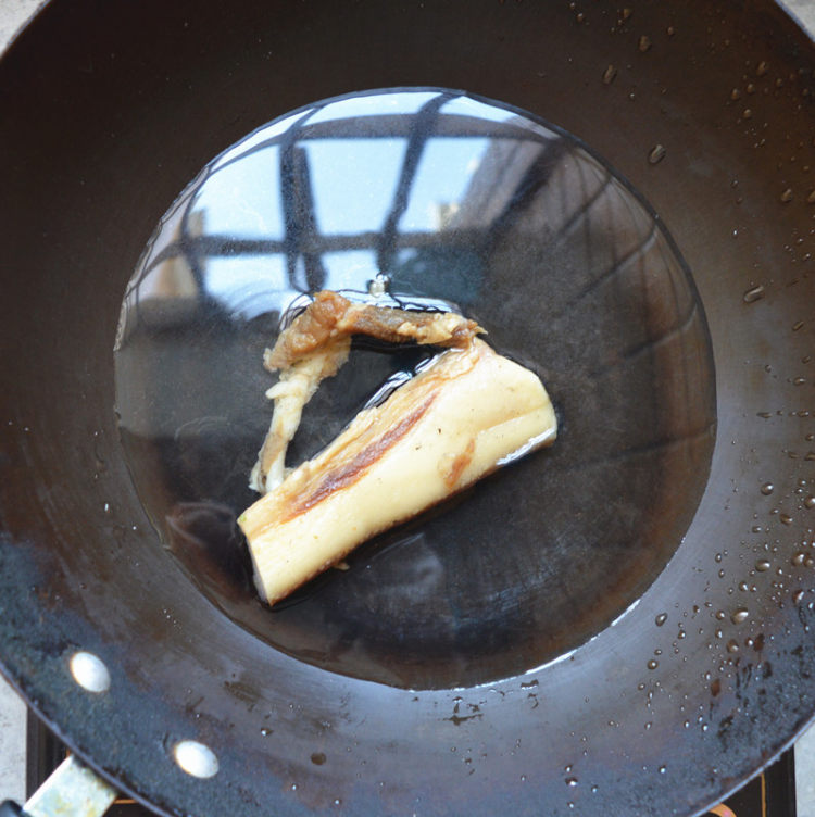 腊肉蒸咸菜干步骤2