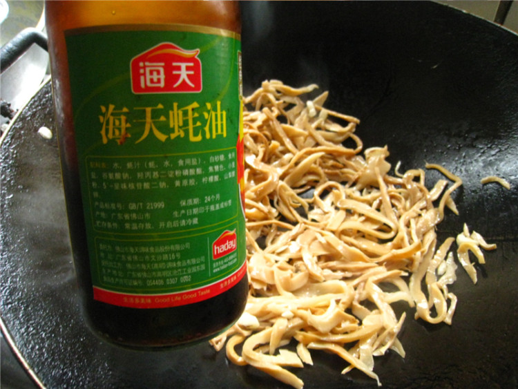 腊肉炒笋尖步骤8