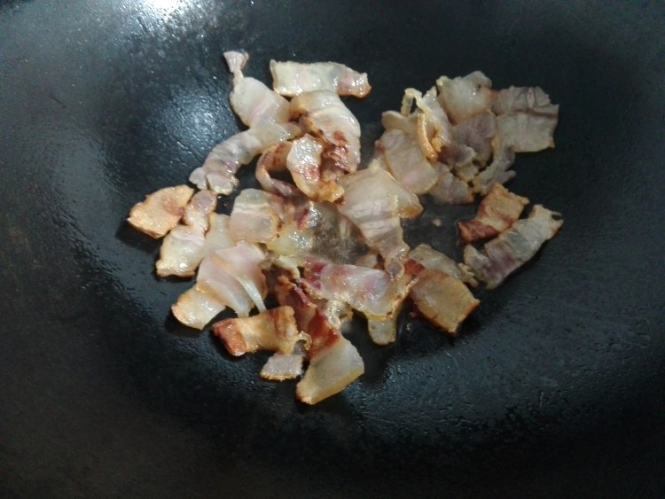 大蒜炒腊肉步骤4
