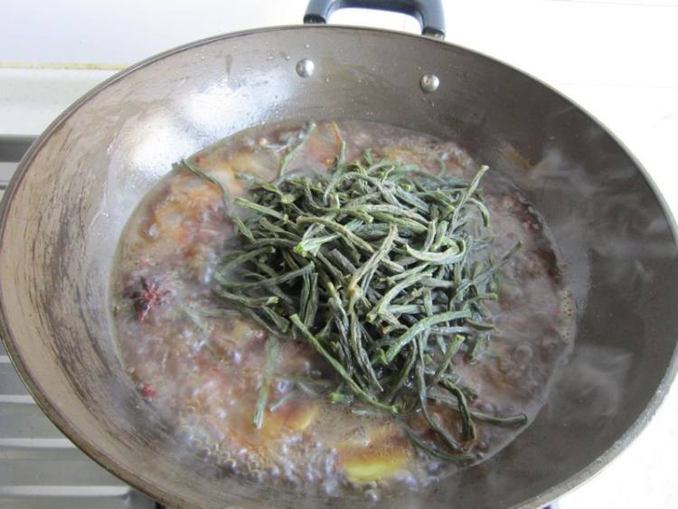 干豇豆烧腊肉步骤10