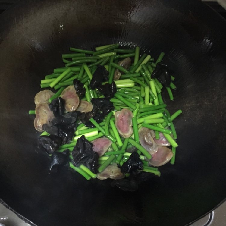 蒜苔腊肉小炒步骤4