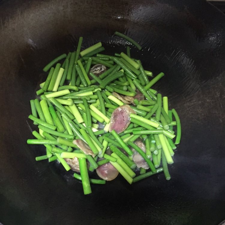 蒜苔腊肉小炒步骤3