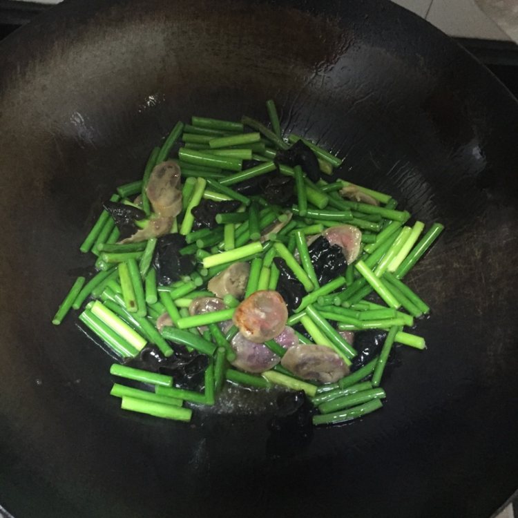 蒜苔腊肉小炒步骤5