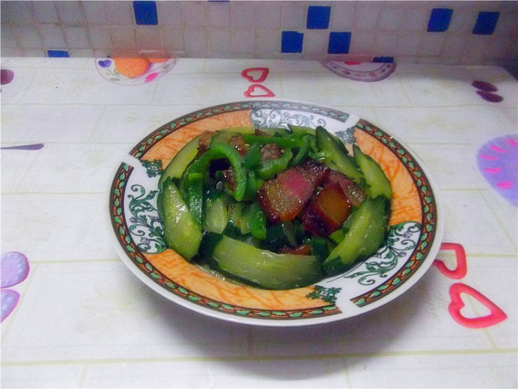 黄瓜圆椒炒腊肉步骤8