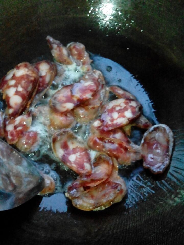 腊肉炒洋葱步骤2
