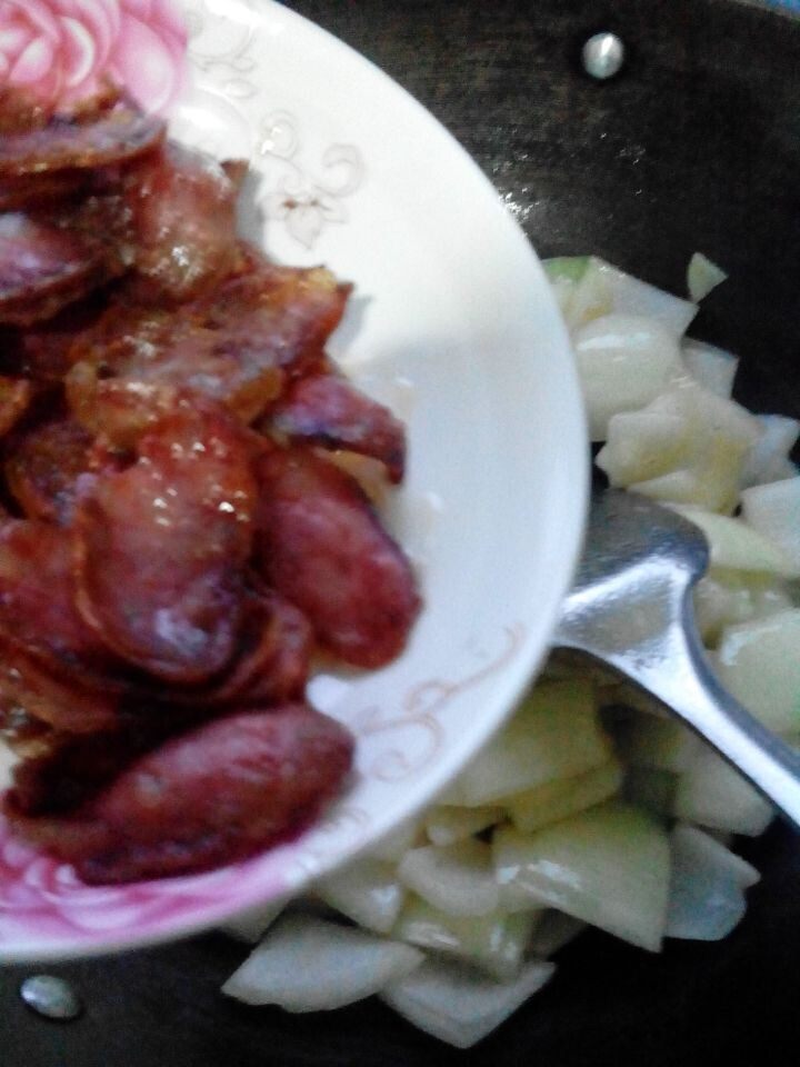 腊肉炒洋葱步骤5