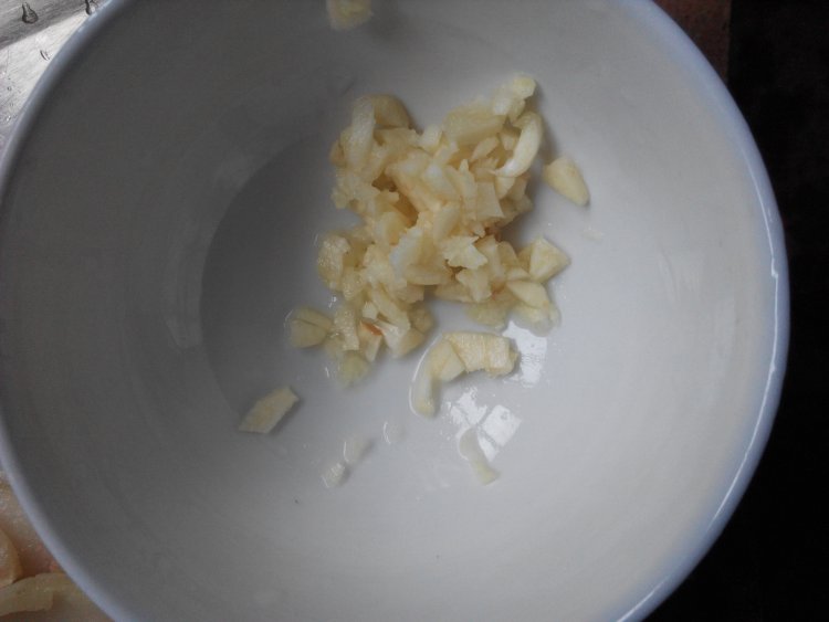 腊肉炒芥蓝步骤3