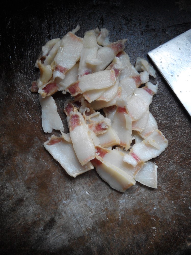 腊肉炒芥蓝步骤2
