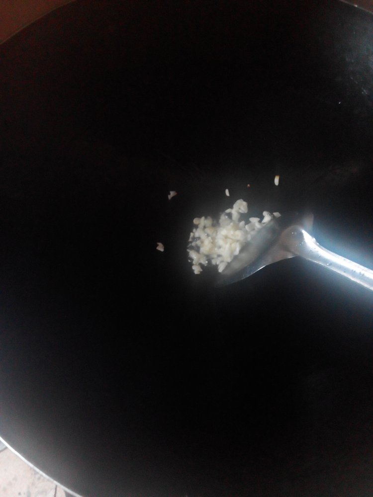 腊肉炒芥蓝步骤4