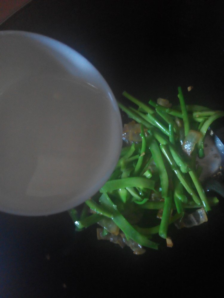 腊肉炒芥蓝步骤8