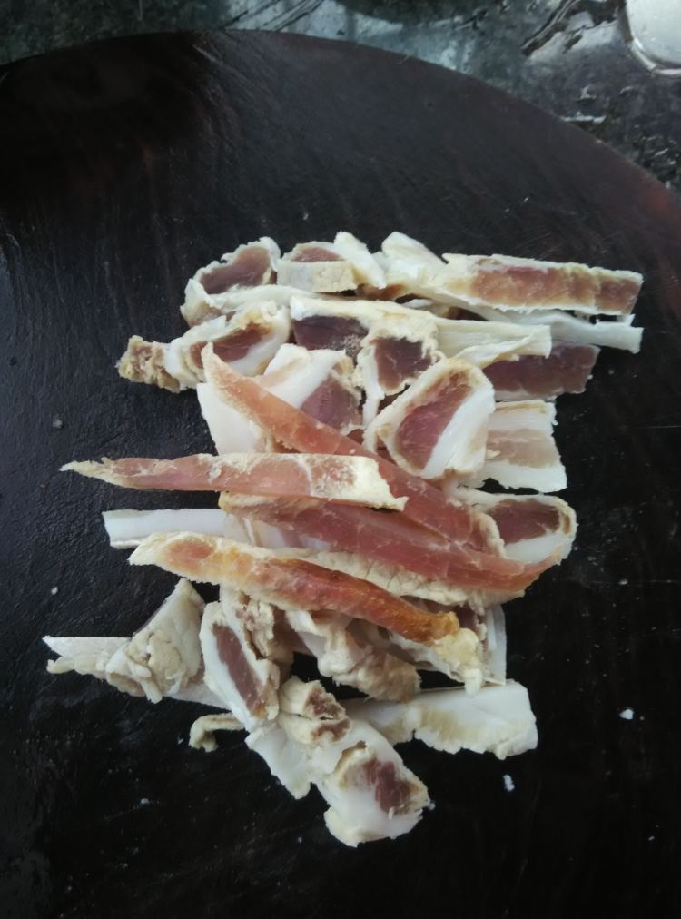 荞炒腊肉步骤2