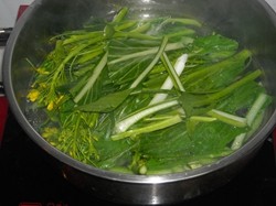 腊肉炒迟菜心步骤3