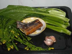 腊肉炒迟菜心步骤1