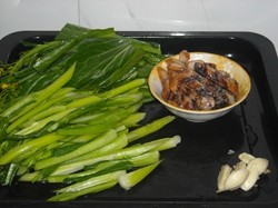 腊肉炒迟菜心步骤2