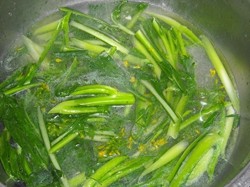 腊肉炒迟菜心步骤4