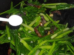 腊肉炒迟菜心步骤9