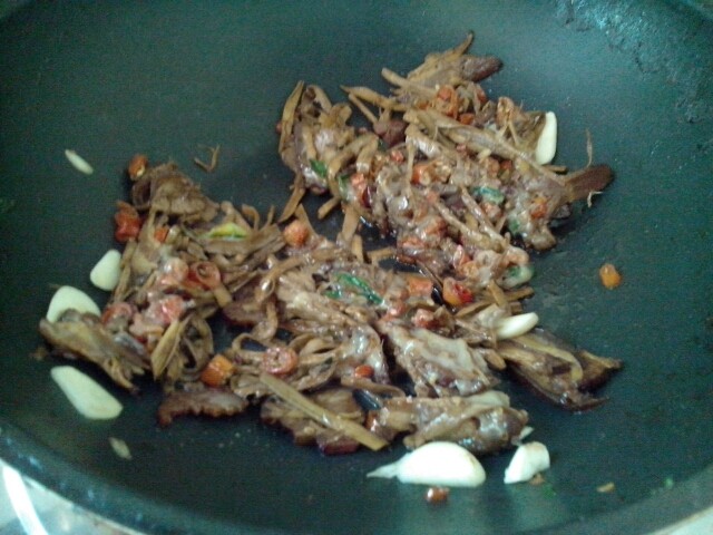 香辣萝卜丝小笋炒腊肉步骤3