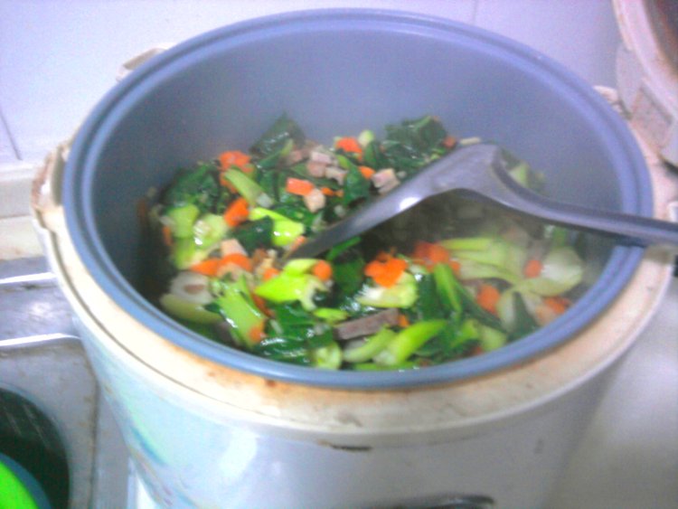 腊肉青菜胡萝卜饭步骤10
