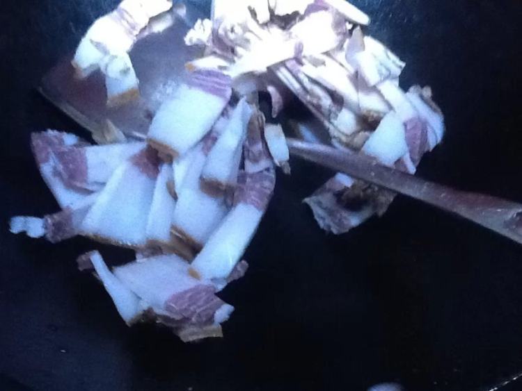 苦瓜炒腊肉步骤3