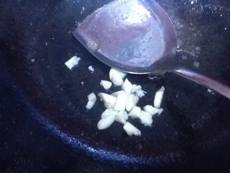 苦瓜炒腊肉步骤5