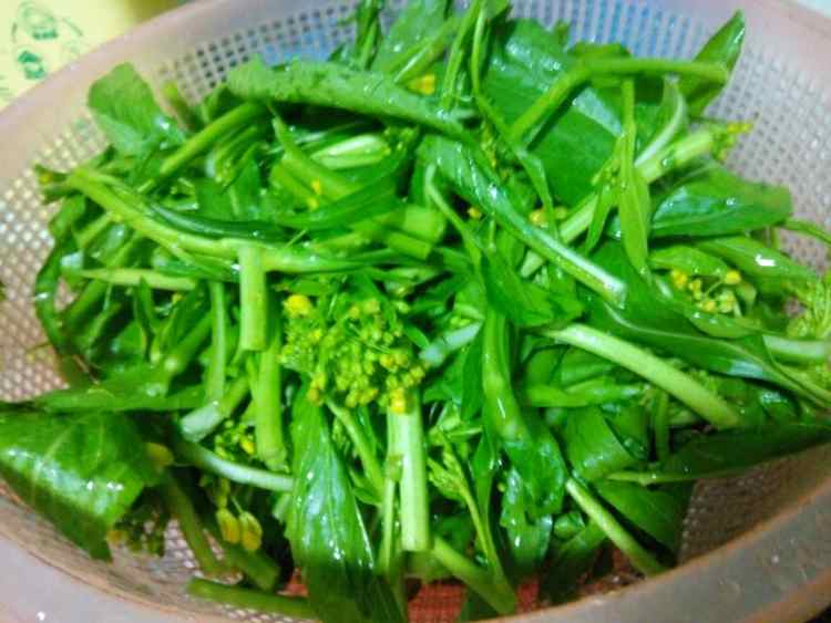 腊肉炒菜心步骤1