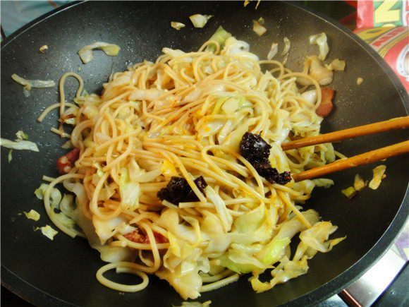 腊肉炒全麦面步骤8