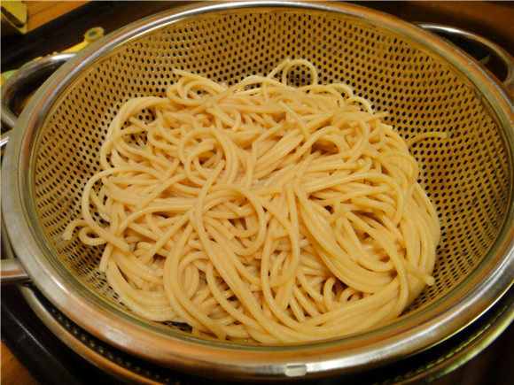 腊肉炒全麦面步骤5