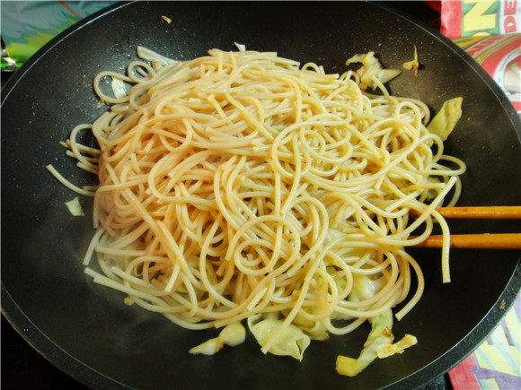 腊肉炒全麦面步骤7