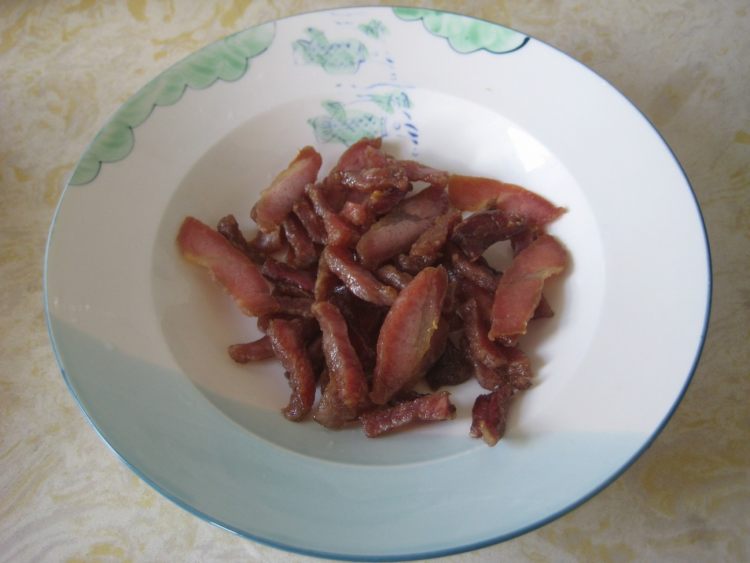 青椒豇豆炒腊肉步骤4