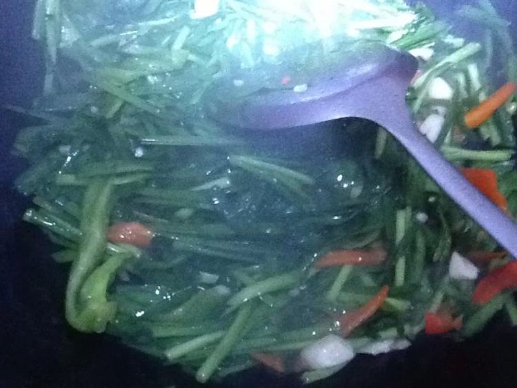韭菜炒腊肉步骤7