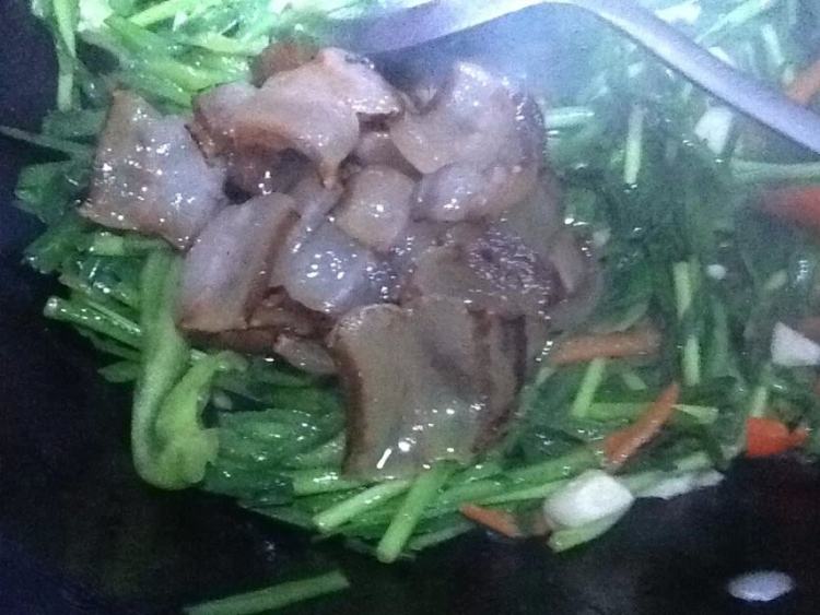 韭菜炒腊肉步骤8