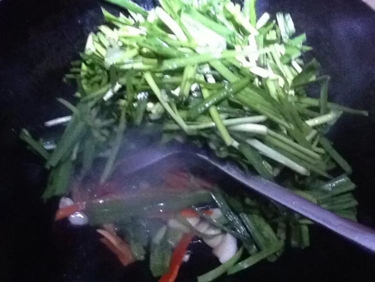 韭菜炒腊肉步骤6
