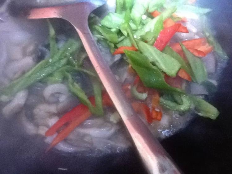 腊肉蘑菇步骤5