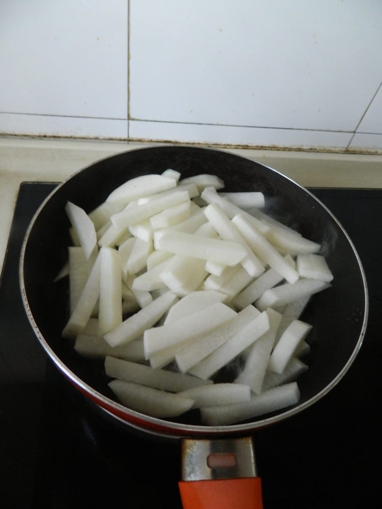 干锅腊肉萝卜步骤7