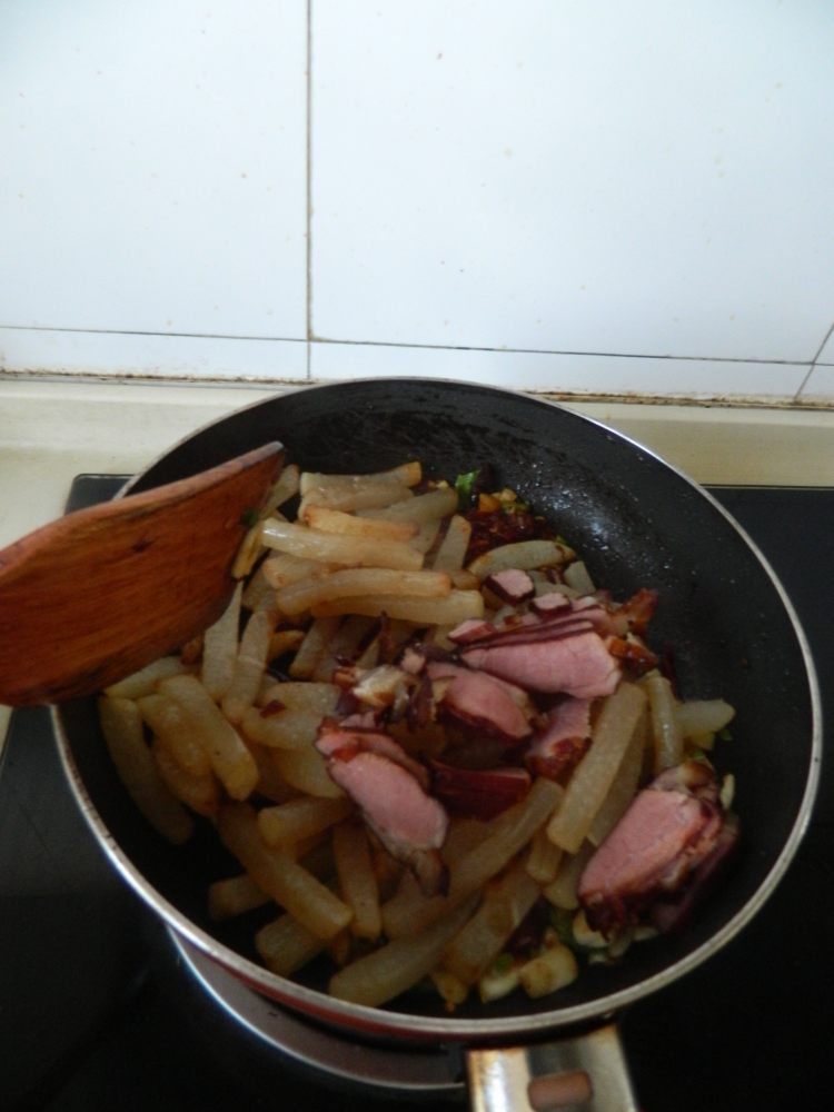 干锅腊肉萝卜步骤11